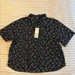 Uniqlo Black and White Floral Button Down Shirt size M